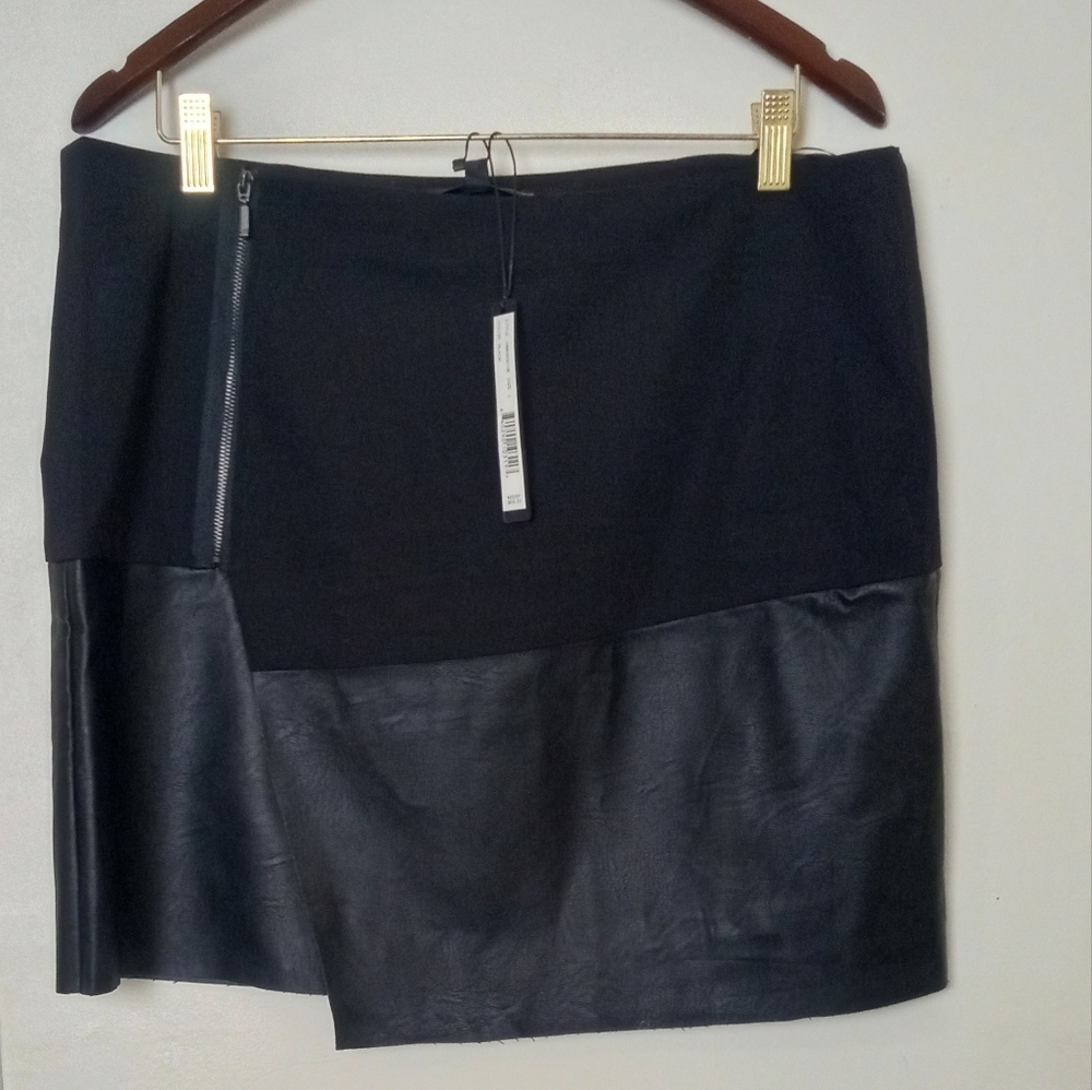 Harve Benard Black Vegan  Leather Zip Wrap Mini Skirt size Large